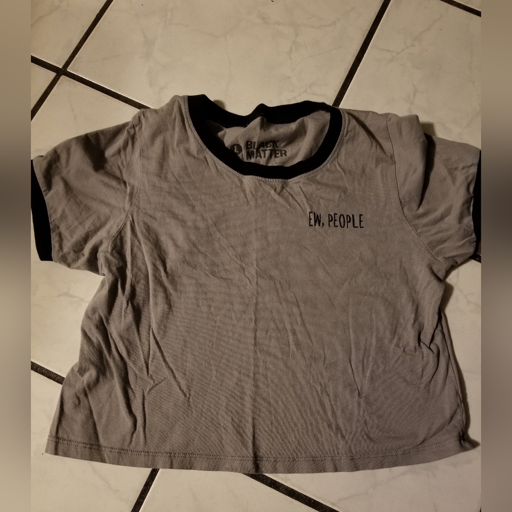 Juniors cropped tee size Large